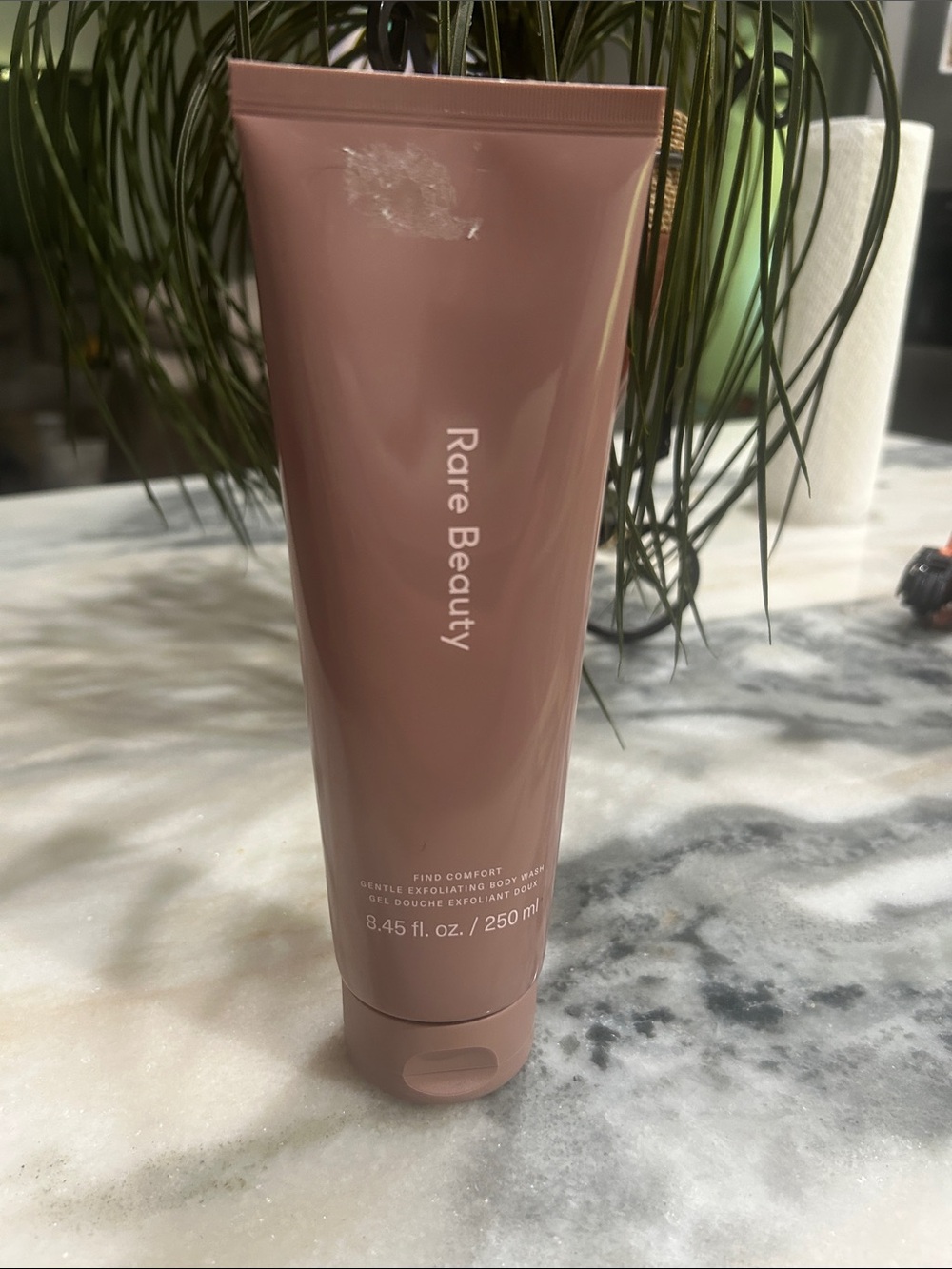 Rare Beauty Gentle Exfoliating Body wash - Dusty Rose Toned sealed